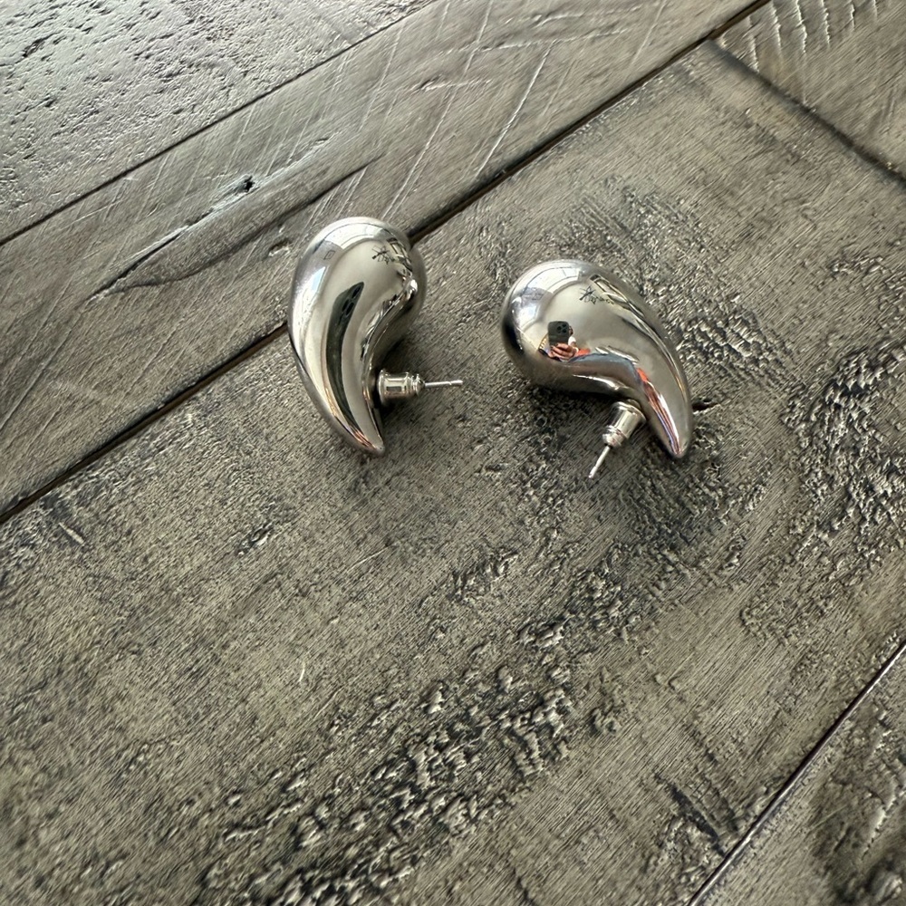 Silver Droplet Fashion Earrings - Picture 2 of 2
